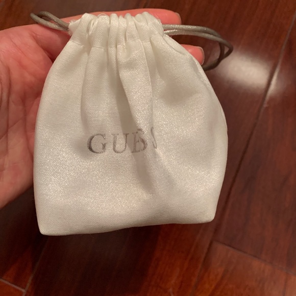 NEW GUESS Necklace & Bracelet Set - Picture 4 of 5